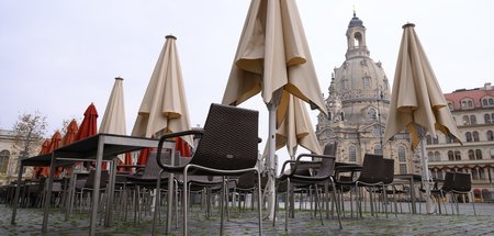 Sollen weiter leer bleiben: Sitzplätze in gastronomischen Außenb...