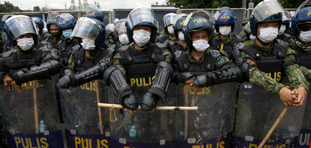 Polizei bringt sich vor einem Auftritt des philippinischen Präsi... Polizei bringt sich vor einem Auftritt des philippinischen Präsi...