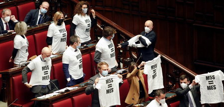 Die Faschisten der Partei »Brüder Italiens« nach der Abstimmung ... Die Faschisten der Partei »Brüder Italiens« nach der Abstimmung ...