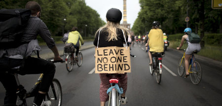 »Coronakonformer Protest«: Demonstranten fordern Solidarität mit...