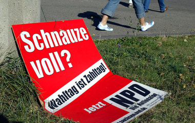 Antifaschistische Selbsthilfe im sächsischen Wahlkampf 2004. In ...