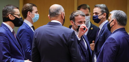 Frankreichs Präsident Emmanuel Macron mit dem ungarischen Premie...