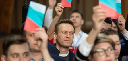 Inszeniert sich als großer Oppositionsführer, obwohl seine Split...