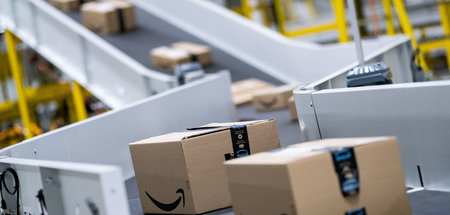 Lachen können bei Amazon nur die Pakete: Sortierzentrum im niede