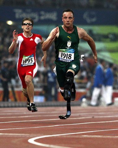 Oscar Pistorius (r.) verspricht: »Ich werde schneller und schnel...