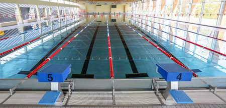 Schwimmhallen wie diese in Leipzig bleiben wegen des Shutdowns l... Schwimmhallen wie diese in Leipzig bleiben wegen des Shutdowns l...