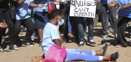»Krankenschwestern können nicht atmen«: Protest gegen schlechte ...