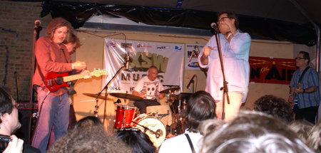 Ein bisschen Psychedelik hier, einer Prise Noiserock dort: Half ...