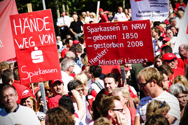 Protest gegen die Novellierung des Sparkassengesetzes am Donners...