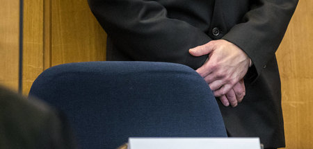 Hier nicht zu sehen: Der Hauptangeklagte Stephan Ernst vor dem O...