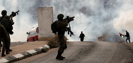 Unter Tränengasbeschuss: Palästinensischer Protest gegen israeli...