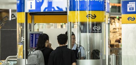 Ein Schnappschuss aus der jüngsten Vergangenheit: Zugreisende mi...