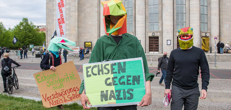 Antifaschistische Kundgebung gegen »Hygienedemo« vor der Berline...
