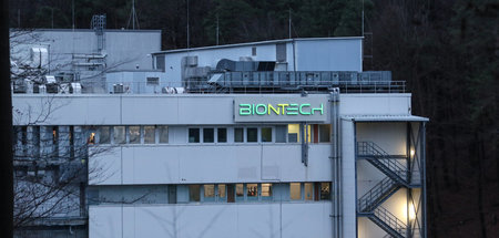 Das Gebäude des Impfstoffherstellers Biontech in Marburg