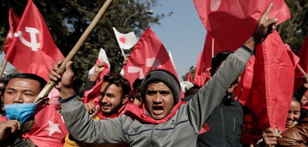Anhänger der regierenden KP Nepals demonstrieren in Kathmandu ge... Anhänger der regierenden KP Nepals demonstrieren in Kathmandu ge...