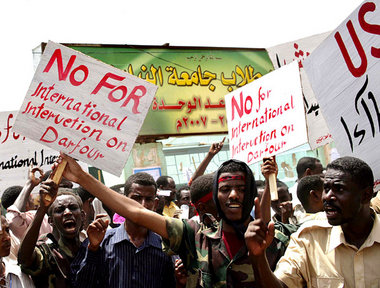 »Keine Intervention in Darfur« forderten im Jahr 2006 Demonstran...