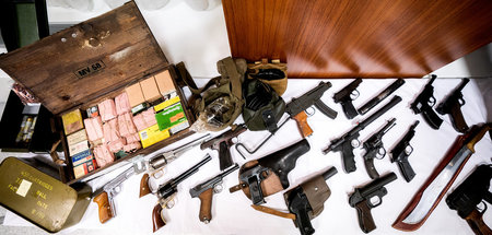 Die Mitte Dezember beschlagnahmten Waffen der Neonazis wurden am...