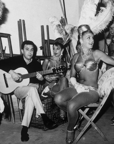 1963 hinter der Bühne: Joao Gilberto, neben Jobim Erfinder des B...