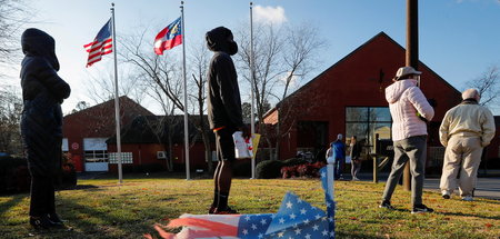 Viele wählten vorab per Brief oder persönlich, andere standen am...