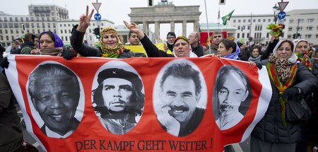 Demonstration für die Aufhebung des PKK-Verbots in Berlin (16.11...