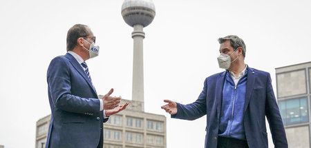 Inszenierung am Alexanderplatz: Alexander Dobrindt und Markus Sö... Inszenierung am Alexanderplatz: Alexander Dobrindt und Markus Sö...