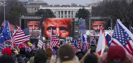 Unterstützer von US-Präsident Donald Trump protestieren am Mittw