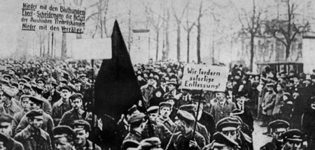 Berlin, Anfang Januar 1919: Soldaten fordern ihre Entlassung aus...