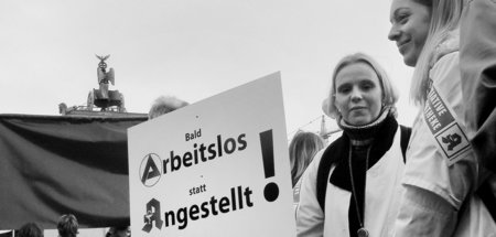 Apothekerinnen demonstrieren gegen Stellenabbau im Gesundheitswe