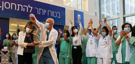 Die Beschäftigten des Sourasky Medical Center in Tel Aviv bejube... Die Beschäftigten des Sourasky Medical Center in Tel Aviv bejube...