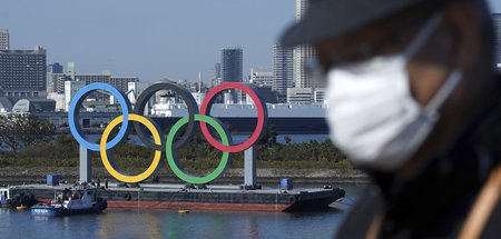 Ins Wasser fallen? Die Olympischen Ringe in der Bucht von Tokio