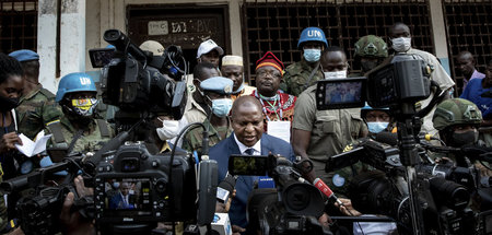 Faustin-Archange Touadera bei einer Pressekonferenz (Bangui, 27.