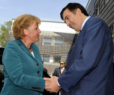 Auf Schmusekurs mit dem Aggressor: Bundeskanzlerin Angela Merkel...