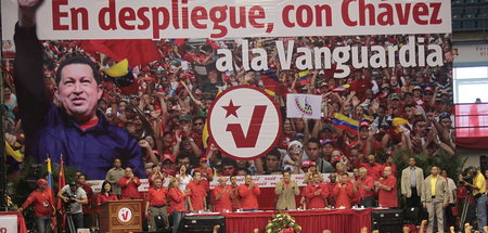 HUGO_CHAVEZ_AT_MEETI_30786007.jpg