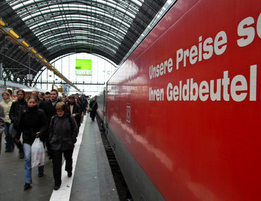 Größte Vorsicht geboten: Bahn-Chef Hartmut Mehdorn hat denGeldbe...