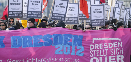 Stellen sich Jahr für Jahr Revisionisten in den Weg: Demonstrati... Stellen sich Jahr für Jahr Revisionisten in den Weg: Demonstrati...