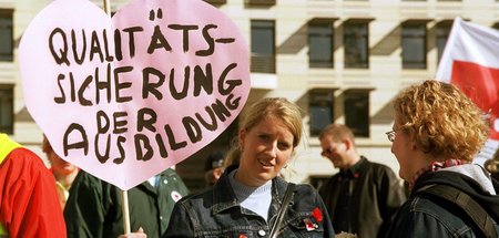 Losung junger Gewerkschafter auf Maidemonstration (Berlin, 1.5.2... Losung junger Gewerkschafter auf Maidemonstration (Berlin, 1.5.2...