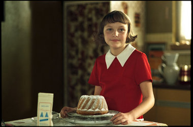 Ein Kuchen für die Übertochter – Nina Monka in »Friedliche Zeite...