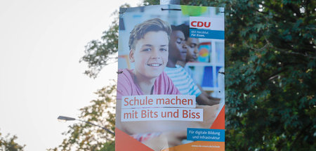 Plakativ: Das Unterrichtswesen in NRW wird weiter durchökonomisi... Plakativ: Das Unterrichtswesen in NRW wird weiter durchökonomisi...