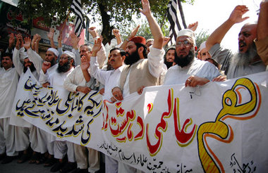 Demonstration gegen die US-Luftangriffe am Donnerstag in Peshawa...
