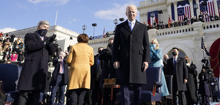 Der neue US-Präsident Joseph Biden (vorne rechts) nach seiner Am