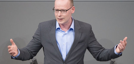 Matthias Höhn (Die Linke) spricht im Deutschen Bundestag