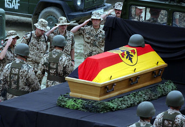 28 Soldaten und drei Polizisten aus der Bundesrepublik starben b...
