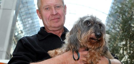 Sportlich und tierlieb: Jürgen Zartmann mit seinem Hund Willi (2...