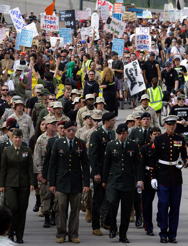 Antikriegsdemonstration, Denver, 27. August: Veteranen auf dem W...