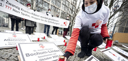 Unterschriftenueberg_68146350.jpg