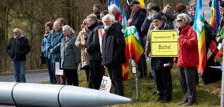 Auftakt einer Aktionspräsenz zum Protest gegen die Atomwaffen de...