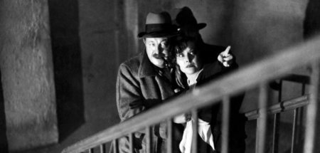 Wer ist der Mörder? Kommissar Maigret blickt durch Wer ist der Mörder? Kommissar Maigret blickt durch