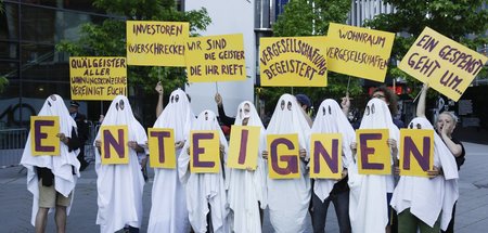 Was würde Peter Römer dazu sagen? Aktivisten fordern die Enteign...