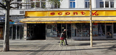 Falls im März die Infektionszahlen steigen, droht ein erneuter L... Falls im März die Infektionszahlen steigen, droht ein erneuter L...