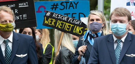Die TUI-Beschäftigten protestieren gegen die Kürzungspolitik des...